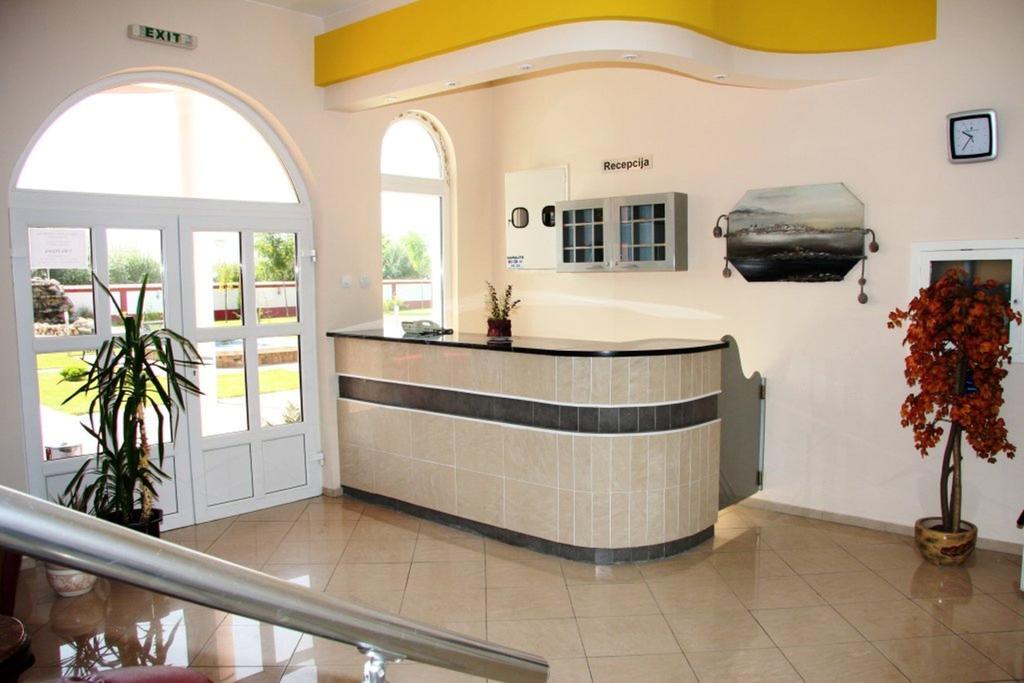 Hotel Dijana Pirot Exterior foto