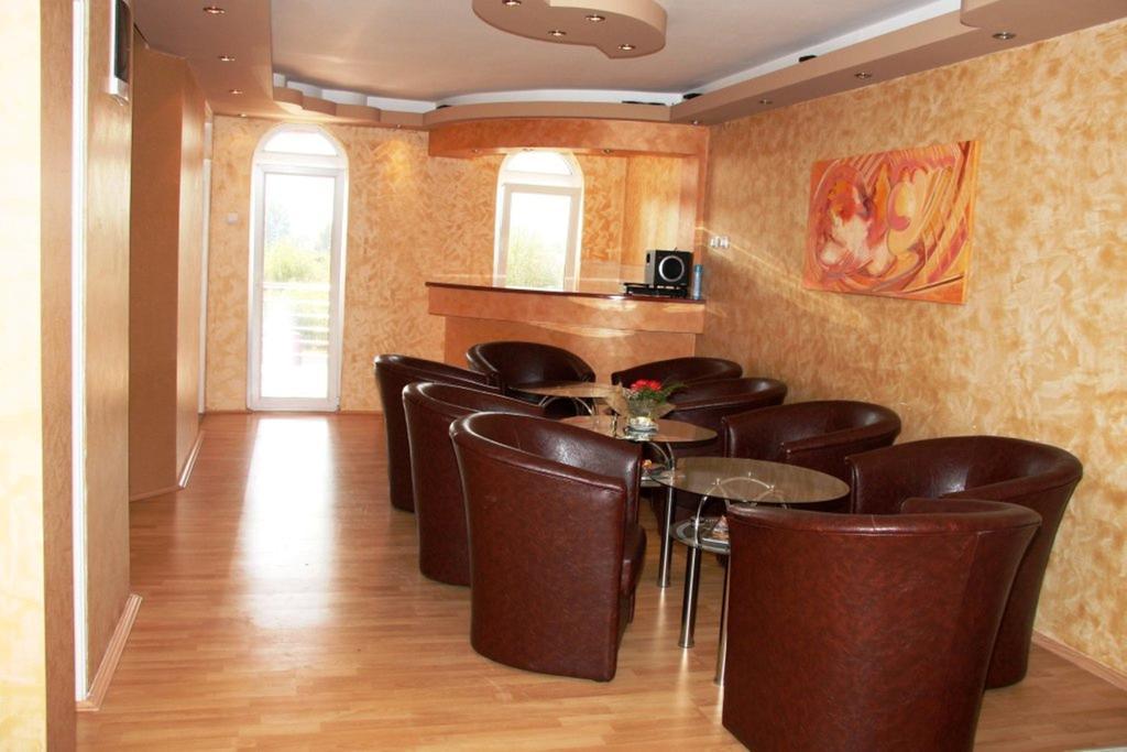 Hotel Dijana Pirot Restaurante foto